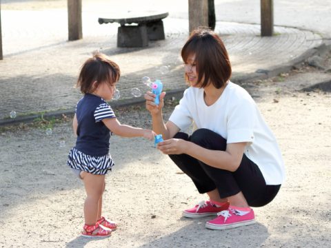 1歳児の特徴発達と遊び 言葉と月齢差 噛みひっかきが保育ポイント 保育士ライフ