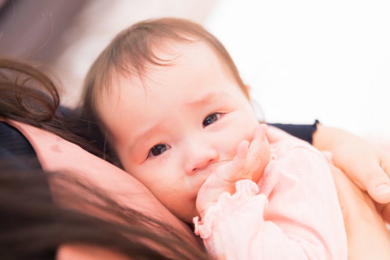 母子分離不安の赤ちゃんの原因と対処法！離れて泣くときはどうする？ 保育士ライフ