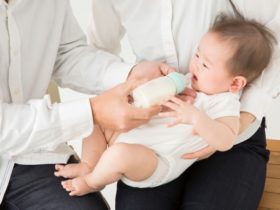 哺乳瓶を嫌がる飲まない赤ちゃんの対処法！保育園で拒否する時の対策