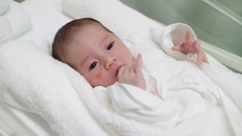 新生児が泣かないは理由と原因5選 赤ちゃんは病気で心配 自閉症 保育士ライフ
