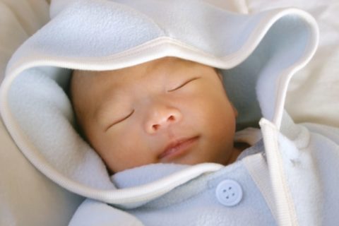 新生児が寝すぎてミルクを飲まない時は起こすべき 病気の可能性は 保育士ライフ