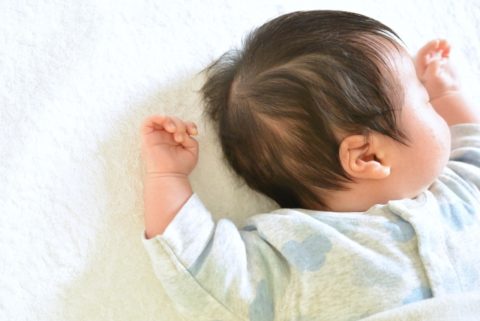 生後2か月の赤ちゃんの生活で気になる疑問と注意点