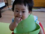 赤ちゃんの食べこぼしの対策5選【食事の片づけをラクにする方法】