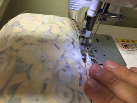 ジグザグに布を縫う